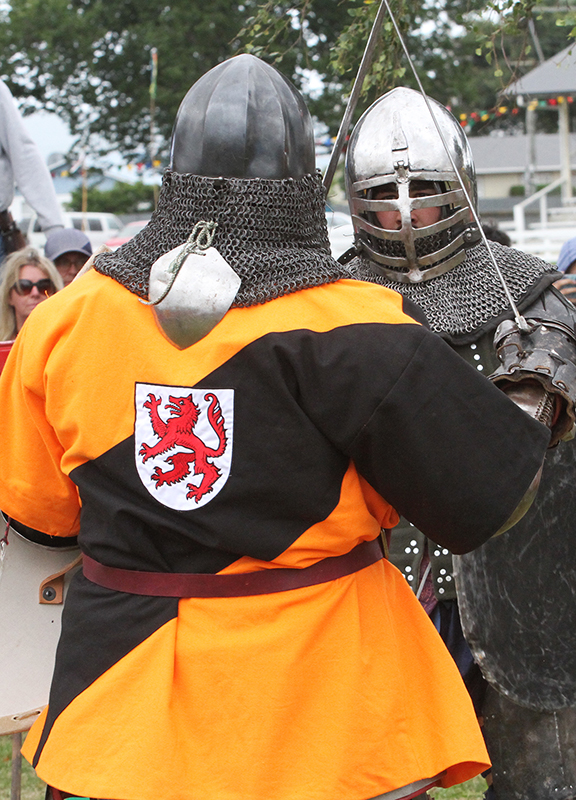 Medieval Market : Swords and Armour : Medieval Fighting : Levin : New Zealand : Richard Moore : Journalist : Photographer :